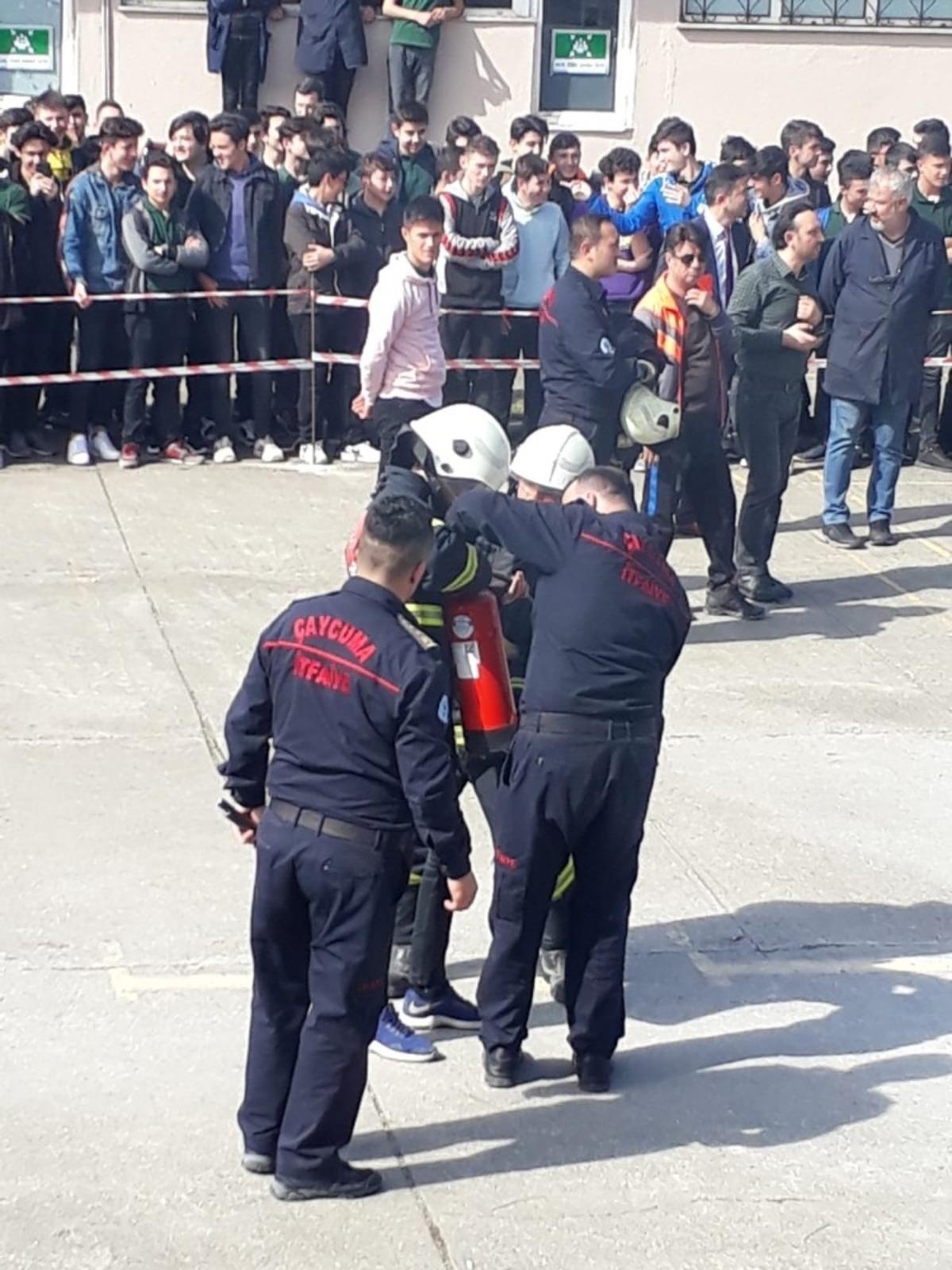 İtfaiyeden yangın kurtarma tatbikatı