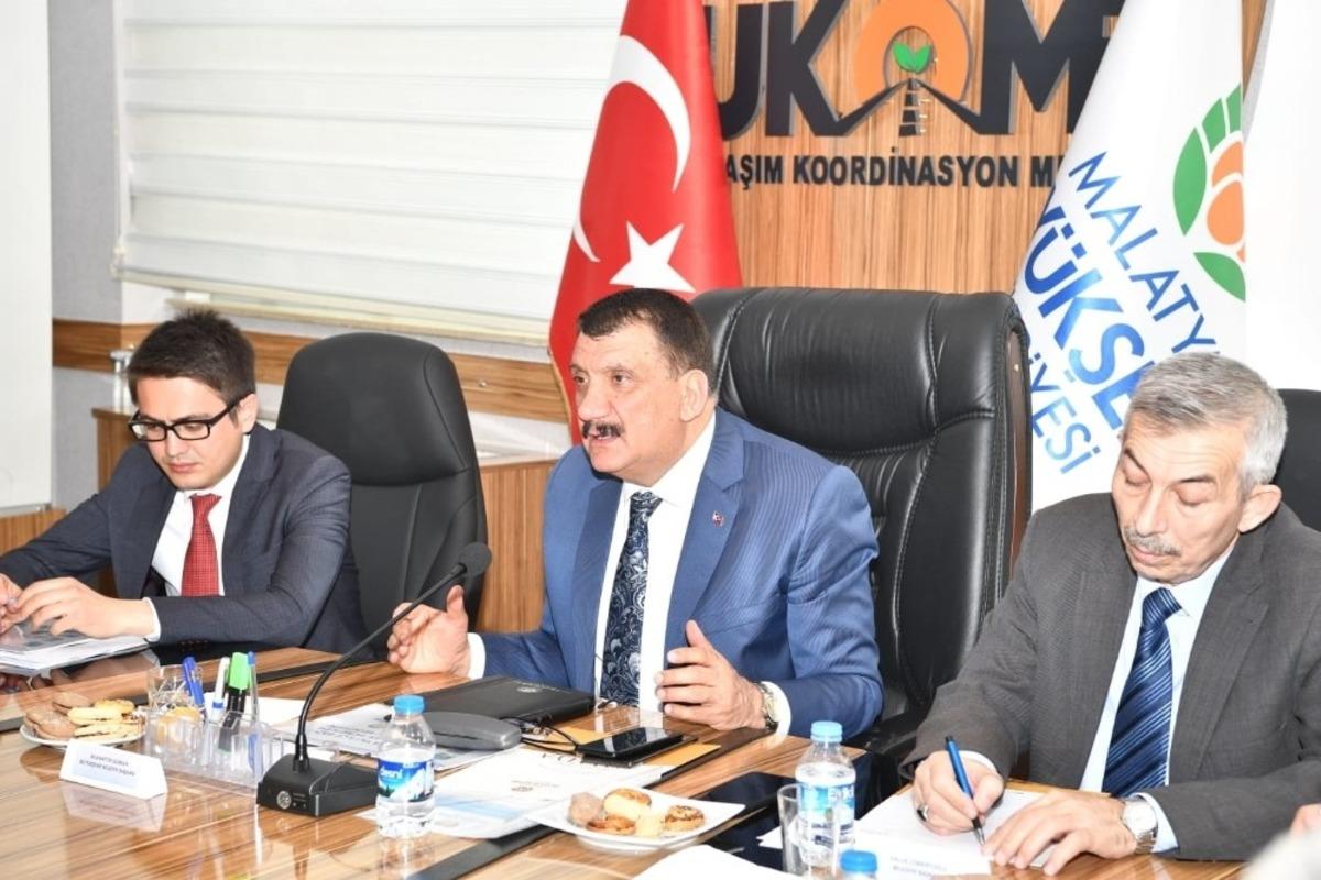 Arapgir ve Ak&ccedil;adağ&rsquo;ın yatırımları masaya yatırıldı