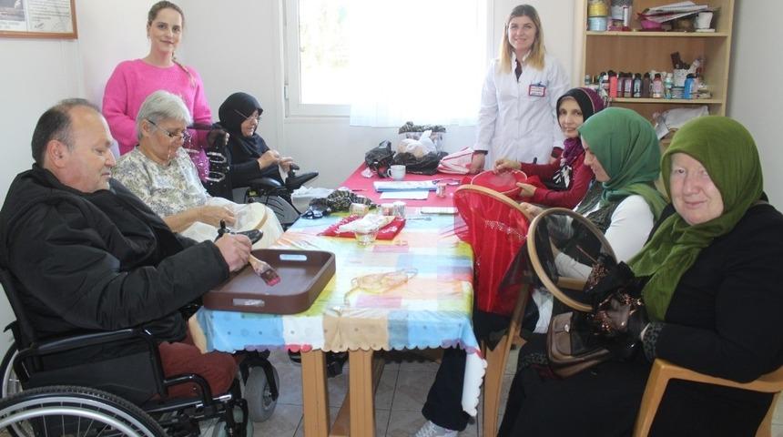 Engellilerin el emekleri yurt dışında satılıyor