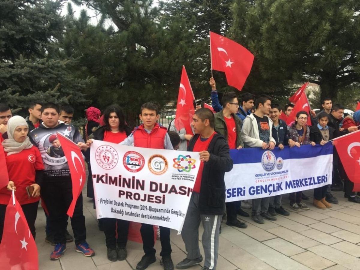 &Ouml;zel &ccedil;ocuklardan şehitler i&ccedil;in &lsquo;Kiminin Duası&rsquo; etkinliği