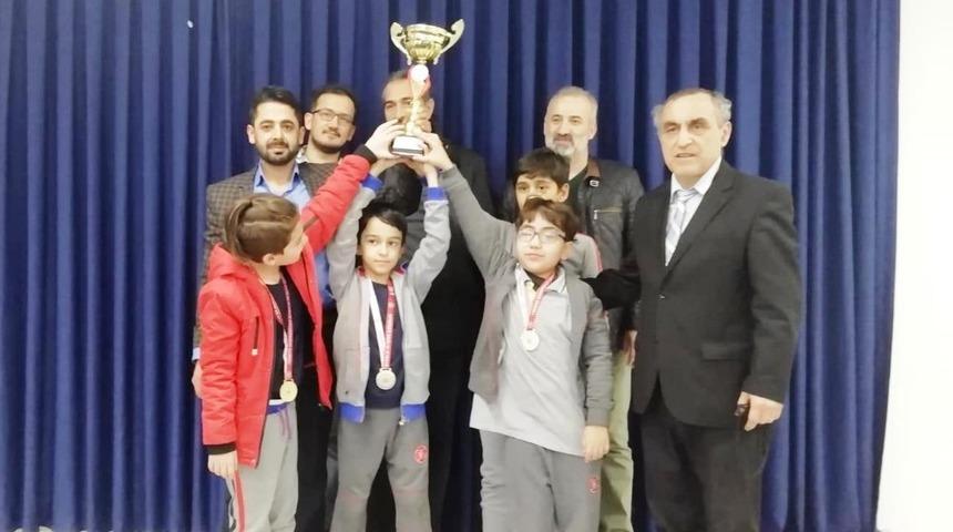 Satran&ccedil;ta 69 takım arasından il birincisi oldular