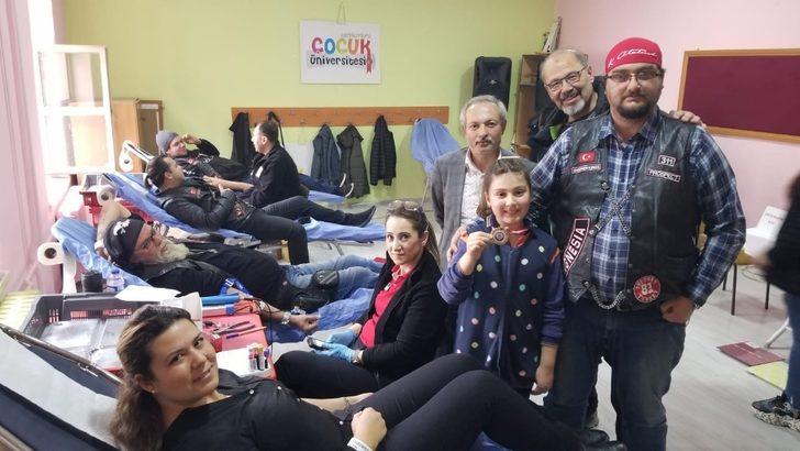 Öğrenci veli ve yakınlarından kan bağışı G1