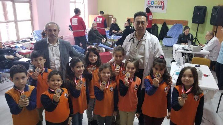 Öğrenci veli ve yakınlarından kan bağışı G2