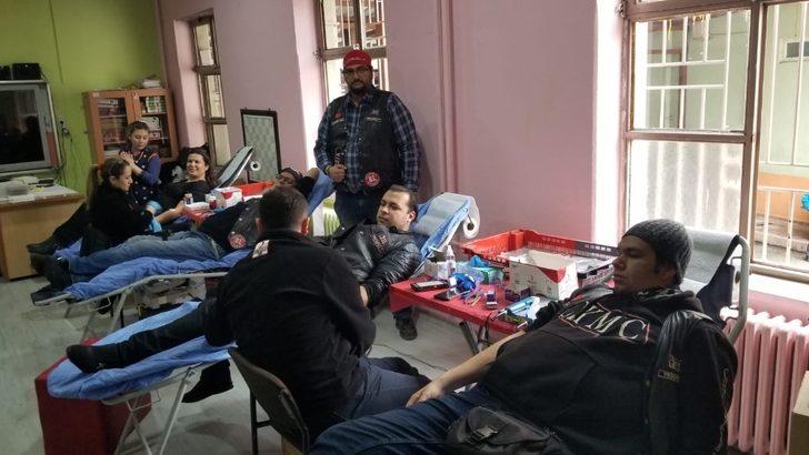 Öğrenci veli ve yakınlarından kan bağışı G3