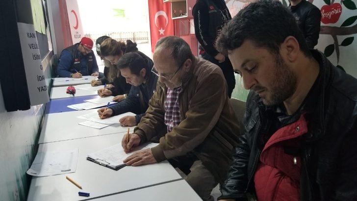 Öğrenci veli ve yakınlarından kan bağışı G4