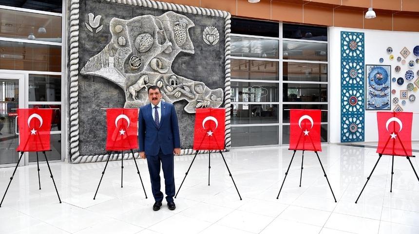 İdlib şehitleri anısı bayrak sergisi