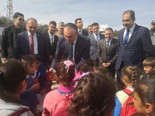 Vali Soytürk Kuru üzüm tesisi yapılacak alanda incelemede bulundu