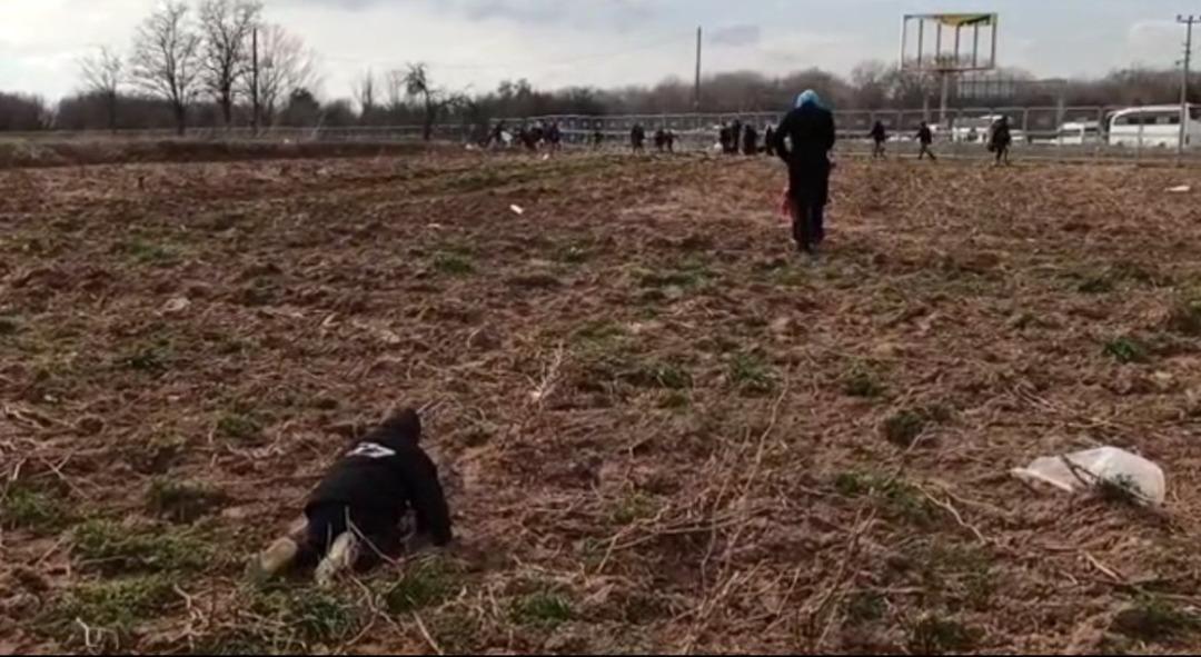 Minik m&uuml;ltecinin umuda yolculuğu y&uuml;rek sızlattı