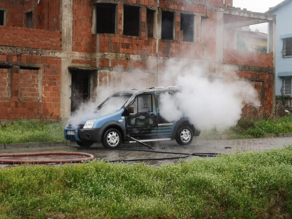 Park halindeki ara&ccedil; k&uuml;le d&ouml;nd&uuml;