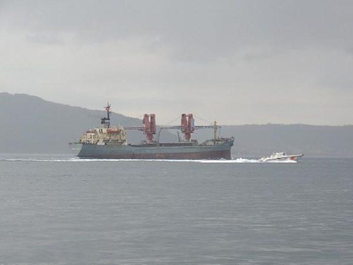 Rus askeri kargo gemisi 'Dvinitsa-50' Çanakkale Boğazı'ndan geçti G2