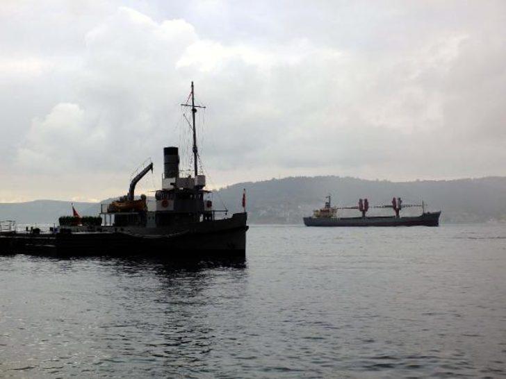 Rus askeri kargo gemisi 'Dvinitsa-50' Çanakkale Boğazı'ndan geçti G4