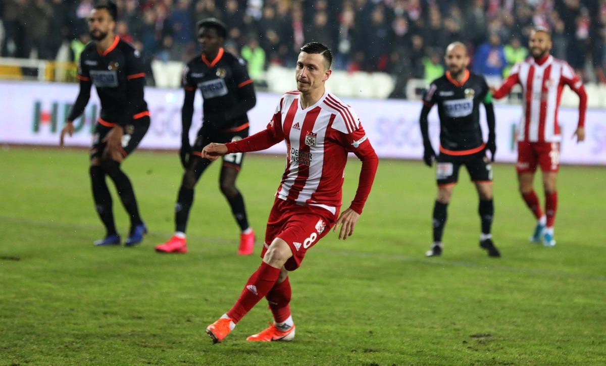 Fenerbah&ccedil;e i&ccedil;in Mert Hakan Yandaş iddiası