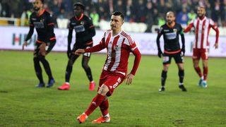 Menajeri, Mert Hakan'ı Fenerbahçe'ye götürdü