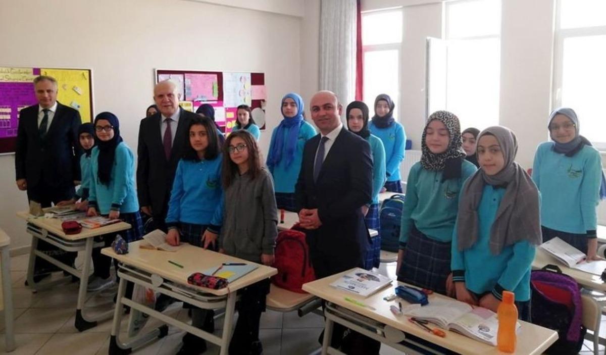 Başkan Pekmezci 15 Temmuz İmam Hatip Ortaokulu&rsquo;nu ziyaret etti