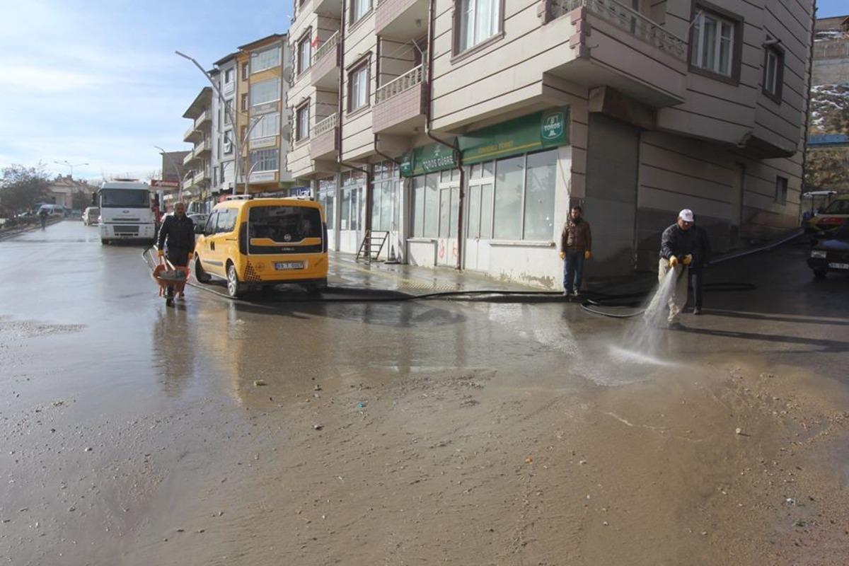 Bayburt&rsquo;ta cadde ve sokaklar tazyikli suyla yıkanıyor