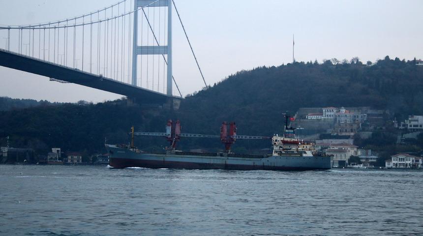 Rus askeri kargo gemisi Boğaz'dan ge&ccedil;ti