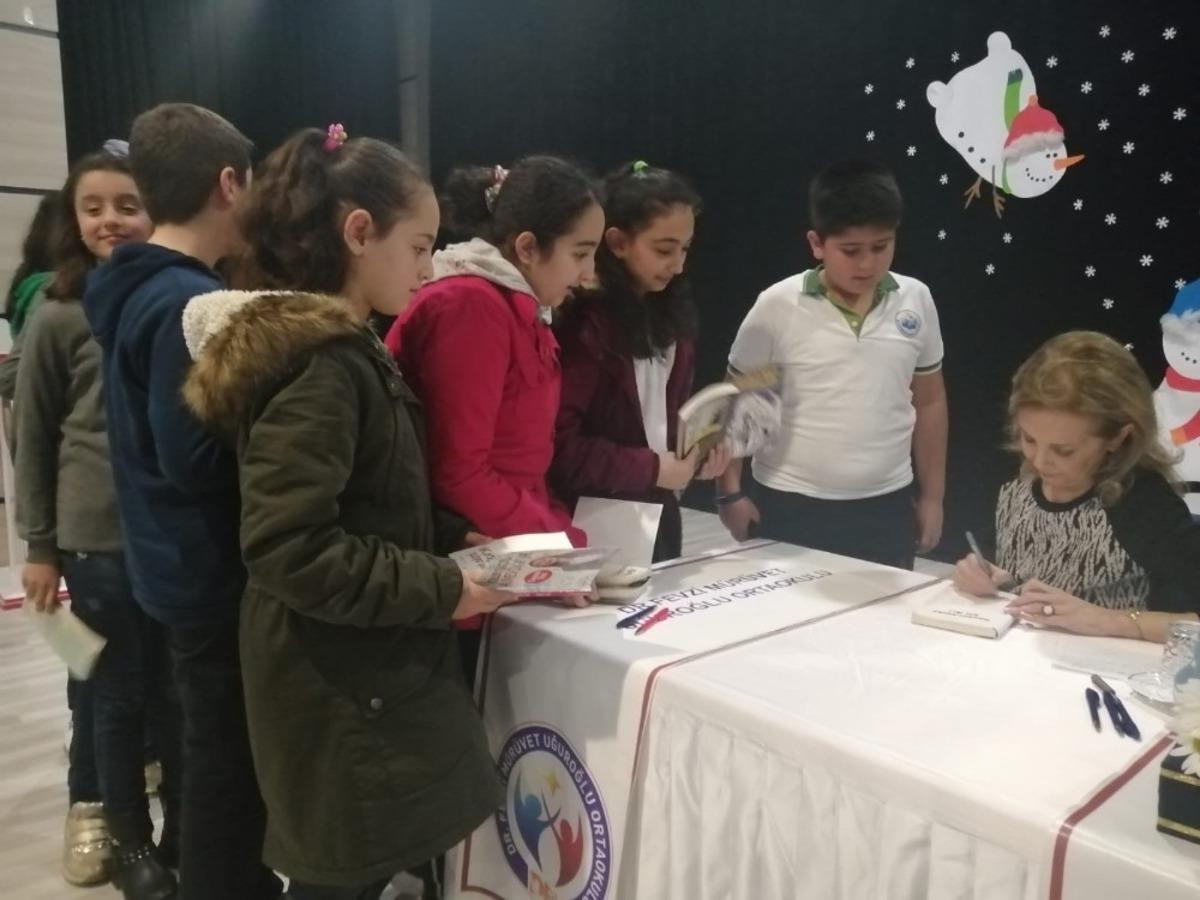 &Uuml;nl&uuml; Yazar Canan Tan, Aydın&rsquo;da &ouml;ğrencilerle bir araya geldi