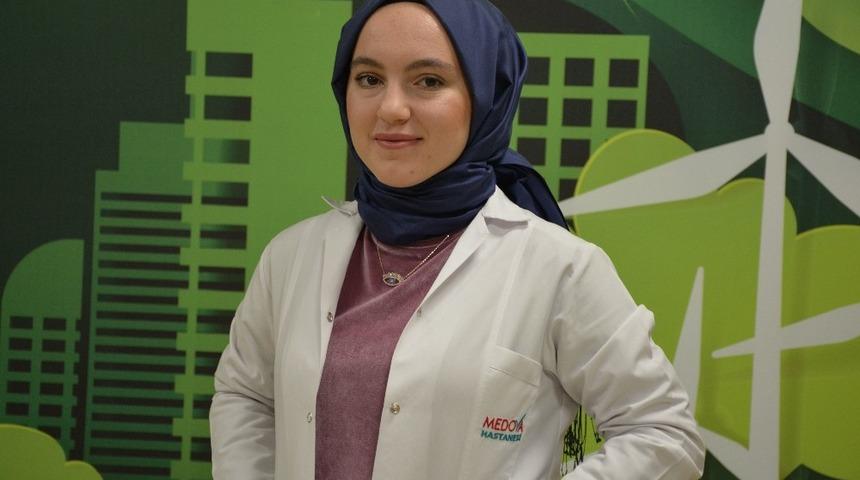 Fizyoterapist Fatma Nur Yıldız: &ldquo;Basit şişlikler lenf&ouml;dem habercisi olabilir&rdquo;