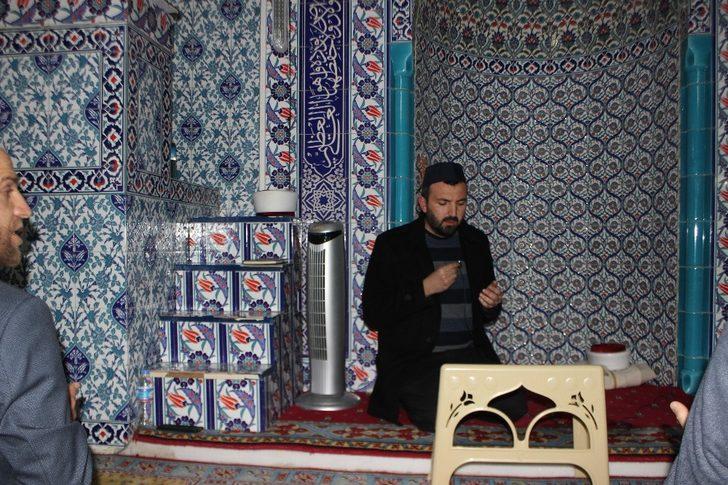 Gençler tüm şehitler için mevlit okuttu G2