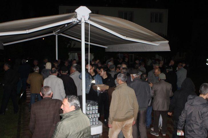 Gençler tüm şehitler için mevlit okuttu G4