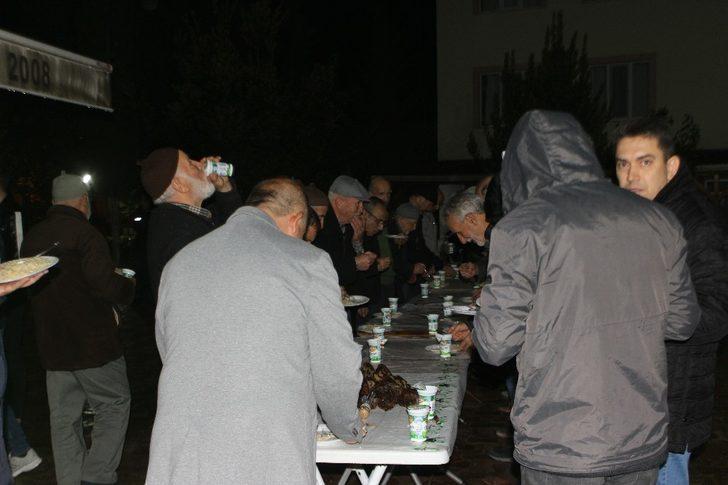 Gençler tüm şehitler için mevlit okuttu G5