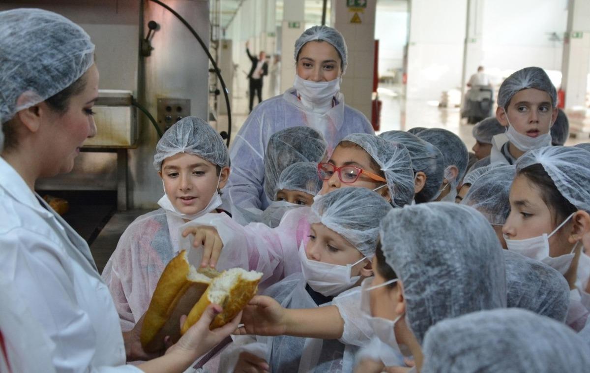 &Ouml;ğrenciler ekmek fabrikasını gezdi