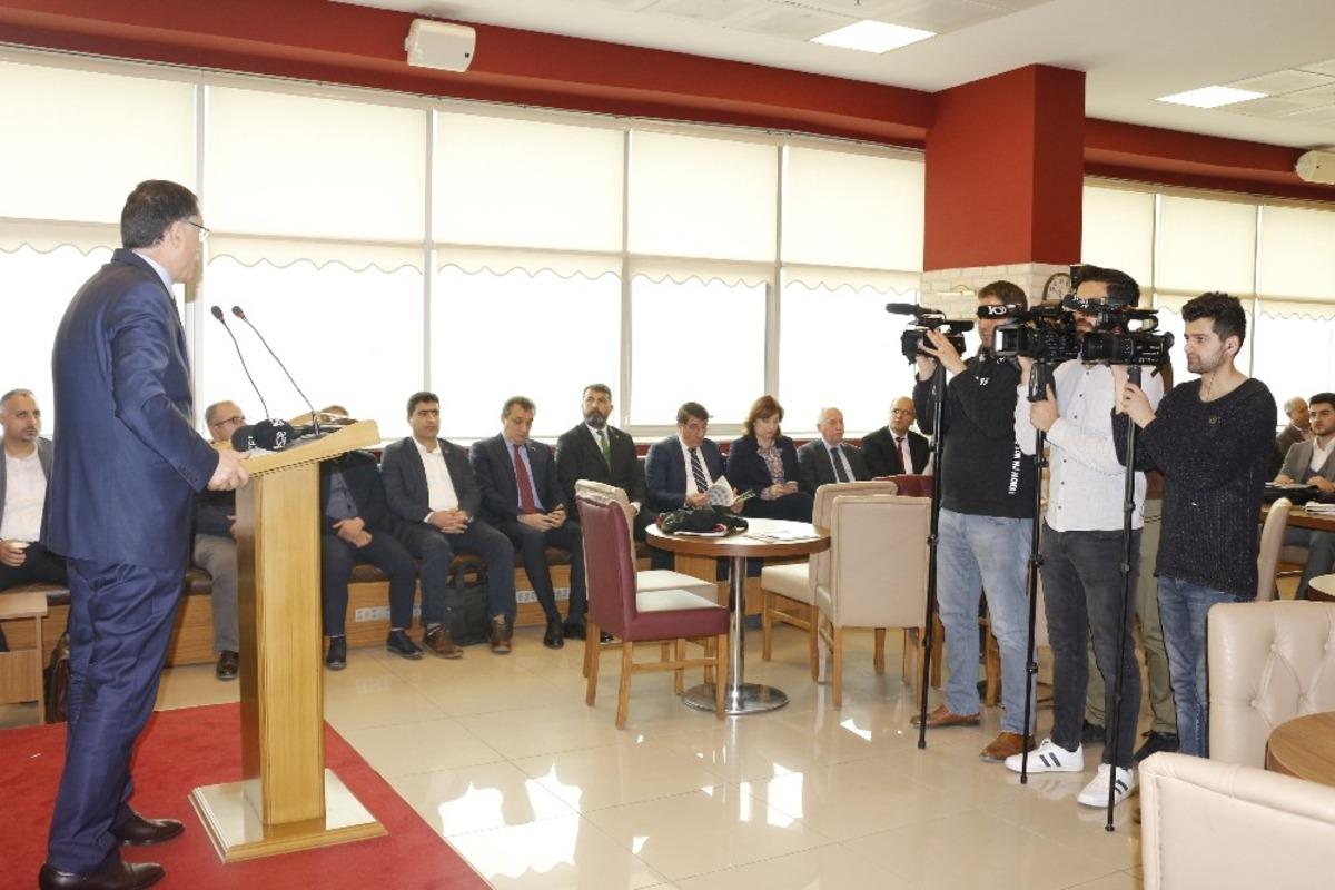 Malko&ccedil;, Mersin&rsquo;de avukatlarla bir araya geldi
