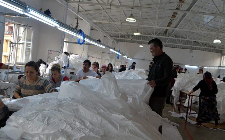 Zonguldak'ta kurulu firma antibakteriyel tulum siparişlerine yetişmeye çalışıyor G1