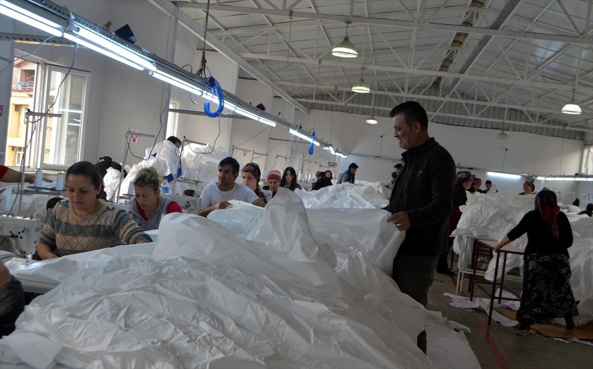 Zonguldak'ta kurulu firma antibakteriyel tulum siparişlerine yetişmeye &ccedil;alışıyor