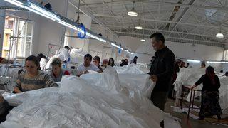 Zonguldak'ta kurulu firma antibakteriyel tulum siparişlerine yetişmeye çalışıyor