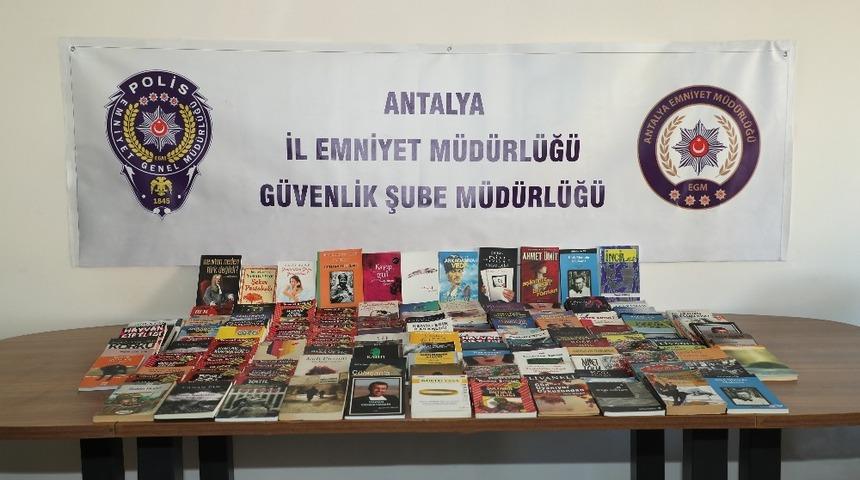 Antalya&rsquo;da bandrols&uuml;z kitap operasyonu