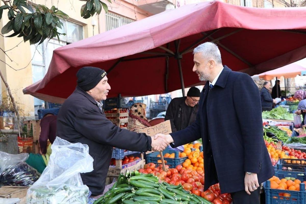 Başkan Bi&ccedil;er pazar esnafını ziyaret etti