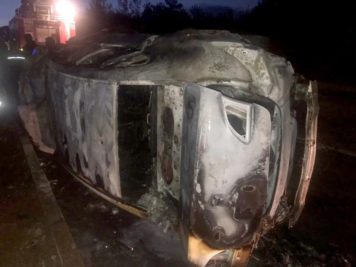 Otomobil beton mikserine &ccedil;arptı; 2 yaralı