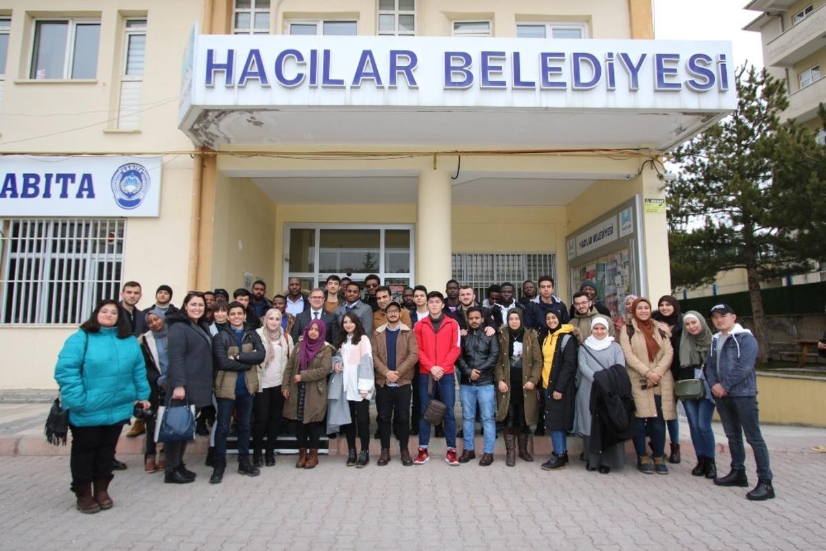 Yabancı &ouml;ğrencilerden Başkan &Ouml;zdoğan&acute;a ziyaret