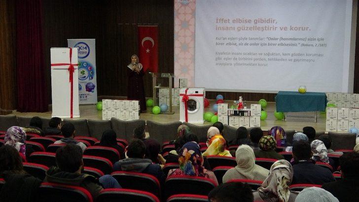 ‘Evlilik Okulu’ finalinde genç çiftler ödüllendirildi G2