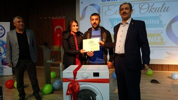 ‘Evlilik Okulu’ finalinde genç çiftler ödüllendirildi G5