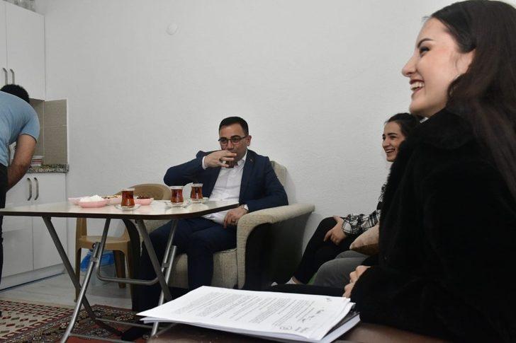 Başkan, üniversitelilerin çay davetini geri çevirmedi G3