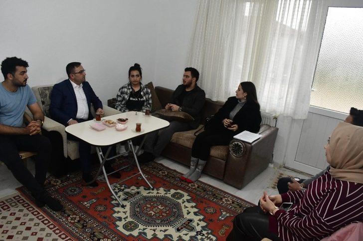 Başkan, üniversitelilerin çay davetini geri çevirmedi G4