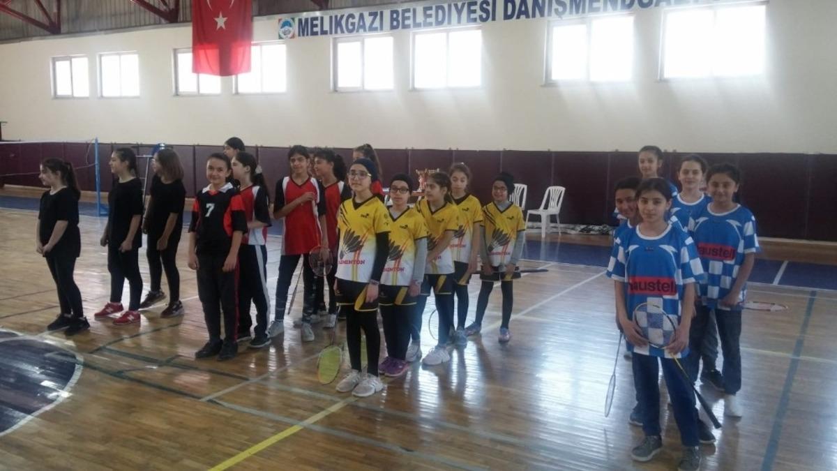 Okullar Arası K&uuml;&ccedil;&uuml;k Kızlar Badminton İl Birinciliği M&uuml;sabakaları Tamamlandı