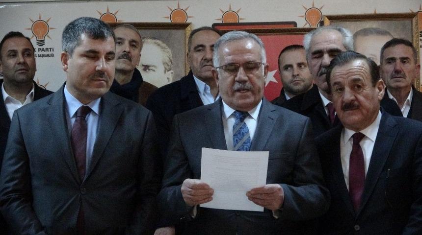 AK Parti İl Başkanı Yaktı:  “Özkoç, Türkiye’yi karıştırmak isteyenlerin mayın eşekliğini yapmaktadır”