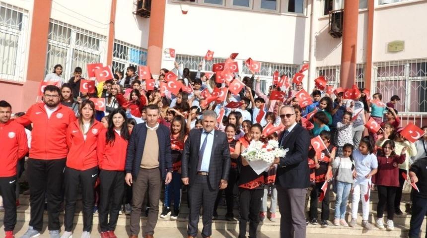 Kepez’in gençleri sporcularla buluşuyor