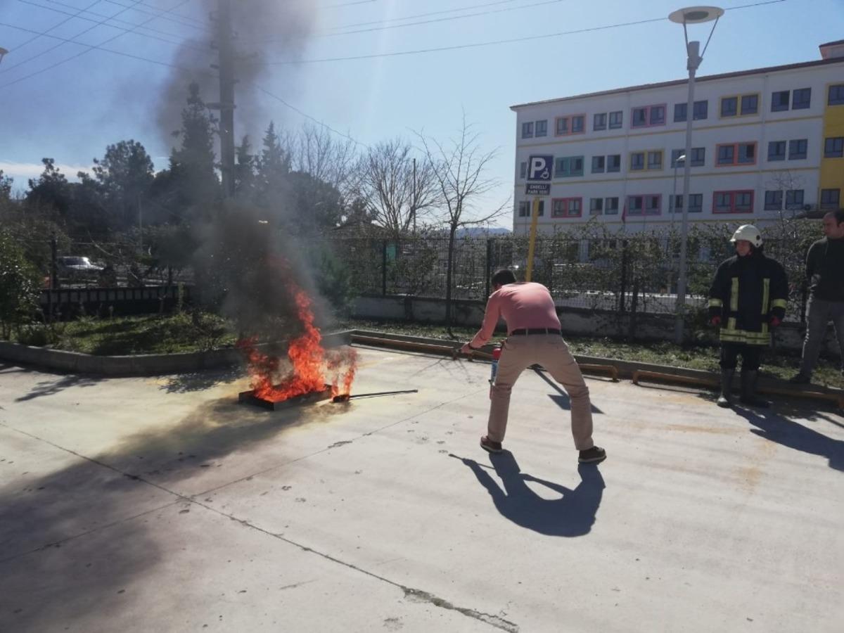 Biga itfaiyesi eğitim ve tatbikatlara devam ediyor