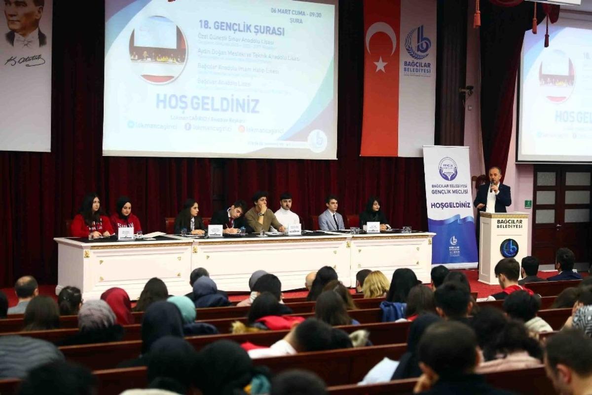 18. Gen&ccedil;lik Şurası&rsquo;nda gen&ccedil;ler kendilerini eleştirdi