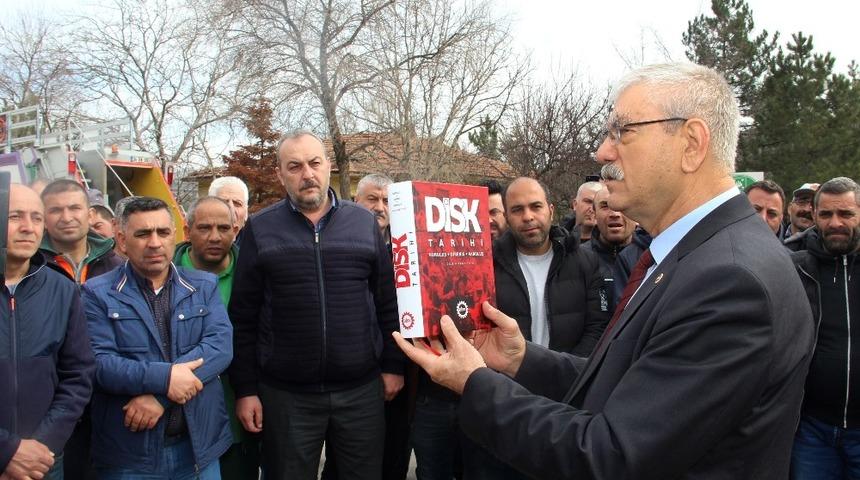 Kani Beko iş&ccedil;i k&uuml;t&uuml;phanesinin konuğu oldu