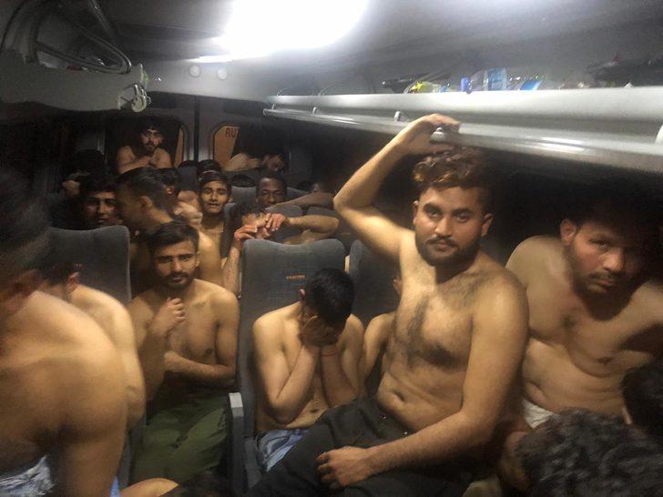 Yunan askerleri dövdüğü göçmenleri yarı çıplak gönderdi G2