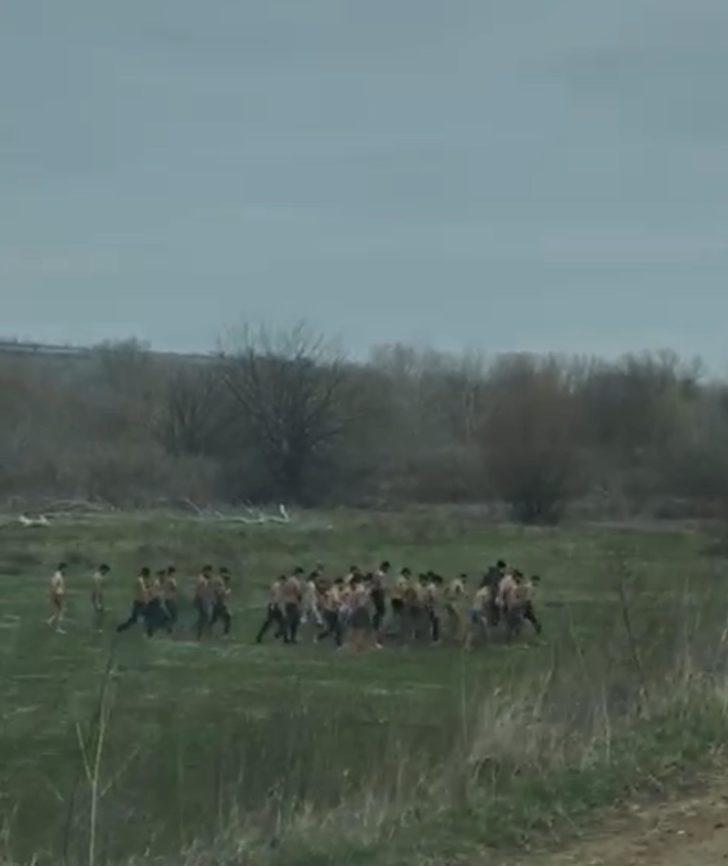 Yunan askerleri dövdüğü göçmenleri yarı çıplak gönderdi G4