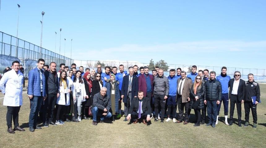 BB Erzurumspor teknik heyet ve futbolculara tatlı ikramında bulundular