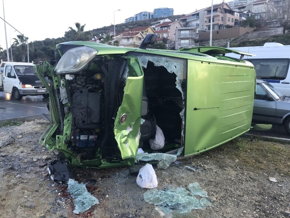 Kuşadası&rsquo;nda trafik kazası: 4 yaralı