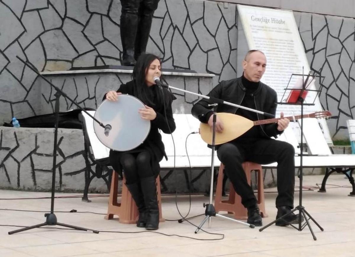 &Ouml;ğrencilerden 8 Mart D&uuml;nya Kadınlar G&uuml;n&uuml; etkinliği