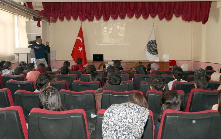 Van Büyükşehir Belediyesinden kırsaldaki öğrencilere deprem eğitimi G5